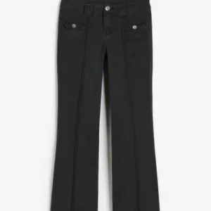Low waist jeans HM - nya populära slutsålda lågmidjade jeans från Hm! Säljer då de ej kommer till någon andvändning!🩷 storlek 40 men passar mig som är 36-38