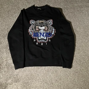 Kenzo tröja - En riktigt najs och exklusiv kenzo tröja för ett bra pris. Tröjan har inga defekter och är väl omhändertagen!!