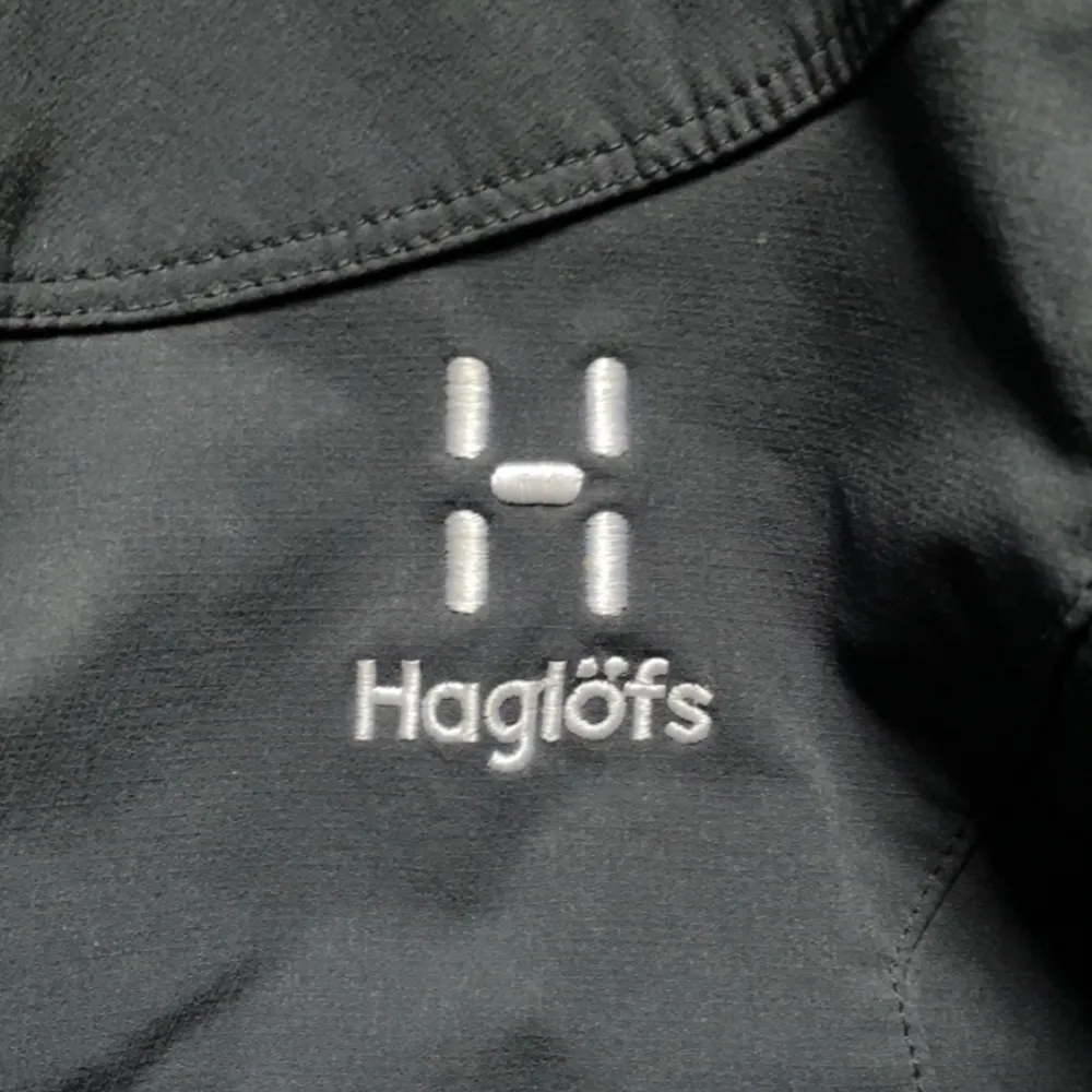 Hej säljer nu min Haglöfs jacka som blir perfekt nu till våren de är storlek S och är i  jätte bra skick 😃. Jackor.