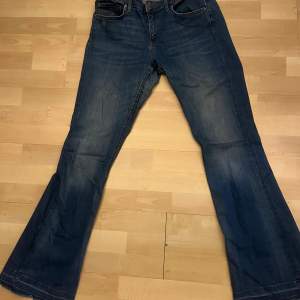 Low waist jeans, mörkblåa, långa (jag är 176 cm) (Frakt ingår ej)