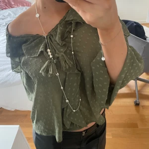 Grön zara blus - Gullig grön blus från zara💕 i ny skick! 