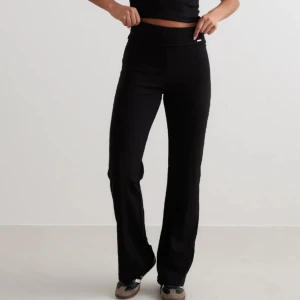 Aimn ease ribbed pants  - Super sköna yoga pants (ease ribbed pants) från aimn, endast använda ett fåtal gånger. Fint skick!