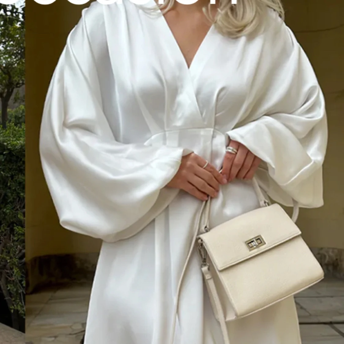 Vit satinklänning - 90