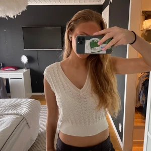 Väst topp - Toppen är använd 1 gång och är i ett stretchigt material vilket gör att den passar flera storlekar 