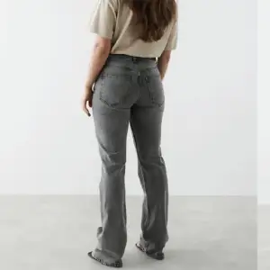 Helt nya jeans knappt aldrig använda bara några få gånger💘Skriv vid minsta fundering💞