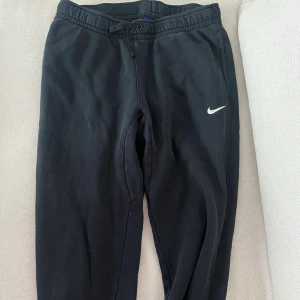 Nike svart acid byxor  - Stl S  Bra skick men använda 