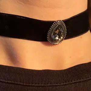 Gothic choker 