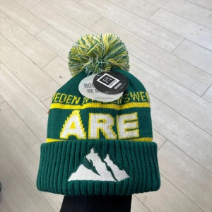 Åre mössa - Säljer min helt oanvända Åre mössa, prislapp kvar!! Pris kan absolut diskuteras vid snabb affär🙌