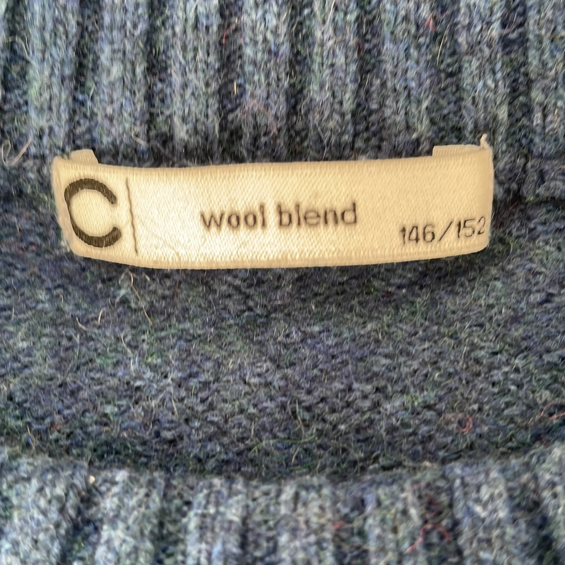 Blå stickad tröja - 91