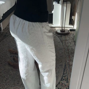 Studio Seven Linne byxor - Säljer dessa sjukt snygga och trendiga linne byxorna från Studio Seven. Aldrig använda och säljer då jag köpte fel storlek. Ny pris 925kr💕