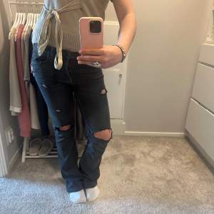 Säljer dessa as coola jeans från Gina då de ej kommer till någon särskilt stor användning💕 hör av er vid frågor eller funderingar💕