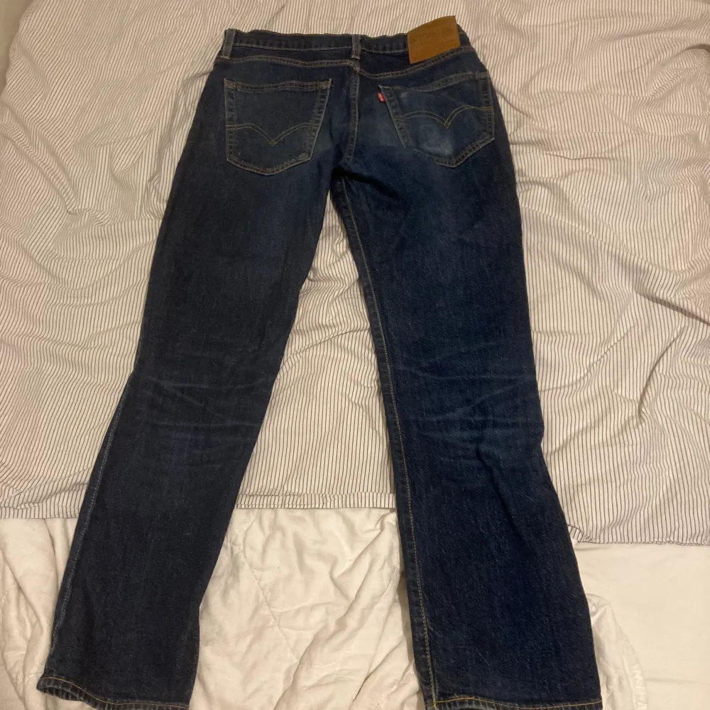 Snygga levis jeans modellen 514! Snygg wash och perfekt condition 10/10. Säljer då dom inte passar mig längre. Jeans & Byxor.