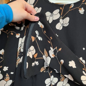 Veromoda fint skick klänning - Klänning som nyskick, använd fåtal gånger. Jättefina ärmar