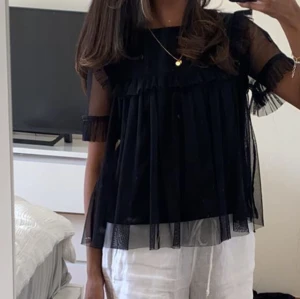 Volang topp - Assnygg🖤. Jättefint skick, skriv innan så aktiverar jag köp nu💕💕