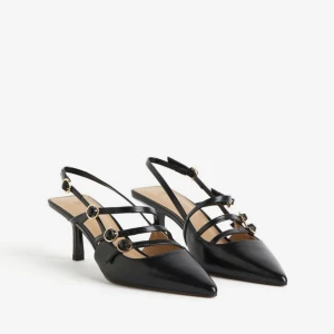 Pumps / Slingback strl 42 - Mkt fina nätta slingback från H&M.  Använda en gång (1,5 h) så mkt fint skick.