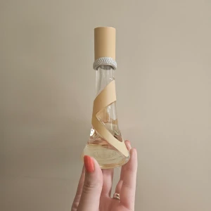 Rihanna nude parfym - Rihanna nude parfym, 30 ml. Använd se bild för mängd kvar. 