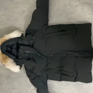 Black label canada goose jacka - Storlek M Svart Päls Wyndham