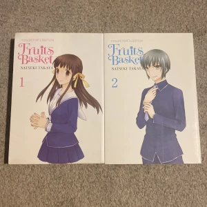 Fruits basket collectors edition  - Fruits basket manga i bra skick förutom att ettan är lite trasig på undersidan som syns på bild två. Hör av dig vid intresse! :)