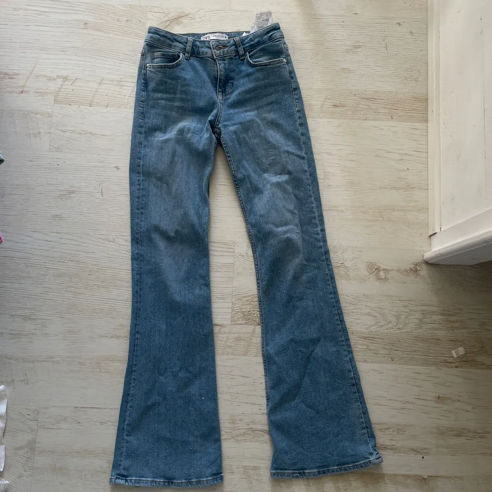 jeans från zara, jättesnygga, stretchiga och sköna!. Jeans & Byxor.