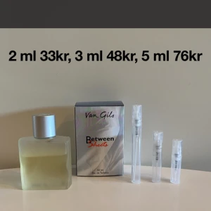 2 ml 33kr, 3ml 48kr, 5ml 76kr av Van Gils Between sheets - Van Gils Between sheets är en perfekt doft till dig som inte vill lukta som alla andra denhär sommaren. Den har en mystisk citron i sig som har lite havsnoter i sig som gör att den är riktigt god. Om ni har frågor eller vill köpa så skicka i dm.