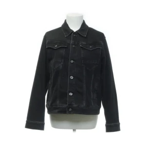 Jeansjacka - Grå/svart jeans jacka i stl xl men sitter som S/m, kom gärna med prisförslag 🫶🏼🩶🖤