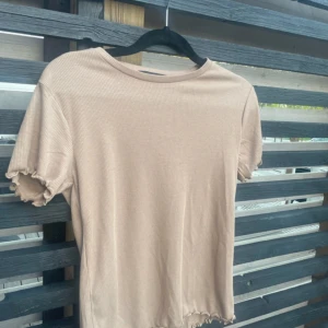  T-shirt  - Mer information kontakta mig  