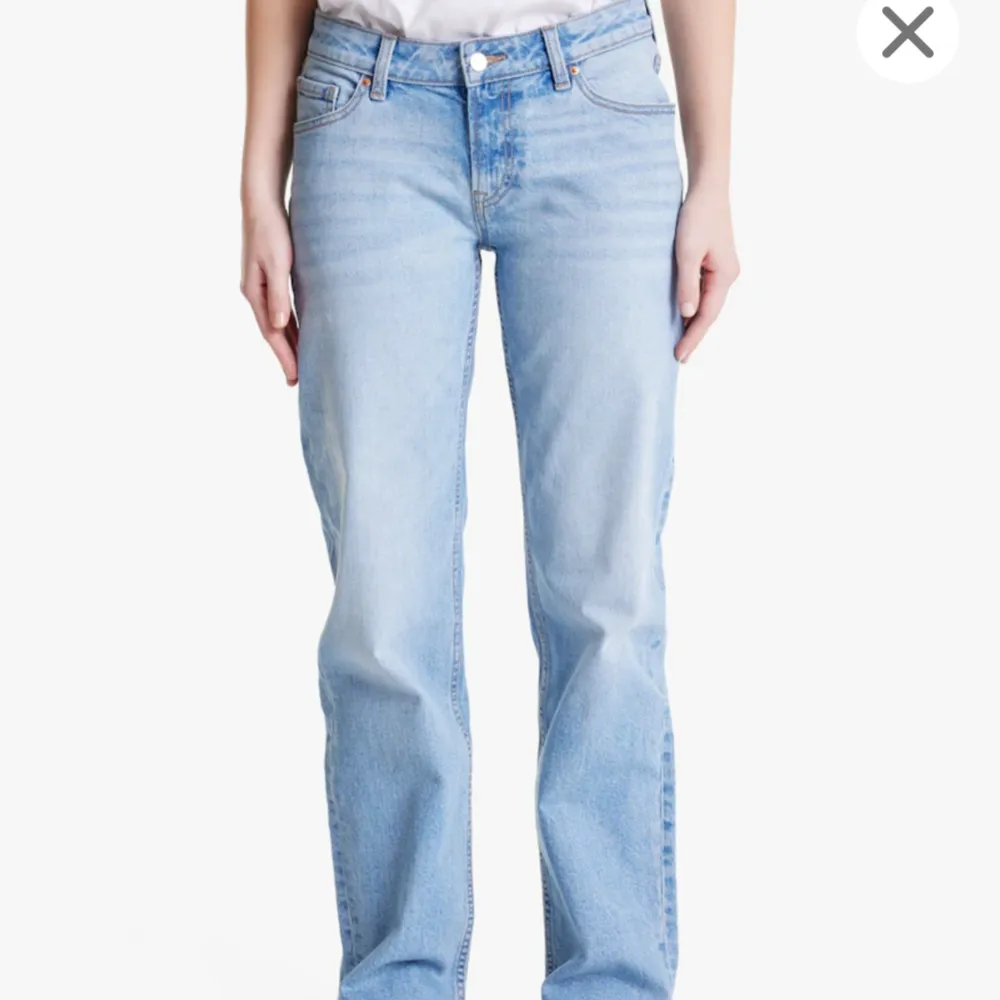 Säljer mina låg midjade jeans från carlings, jättefina byxor! Ny köpta, aldrig använt! Lite för stora för mig, hör av dig om du undrar något! . Jeans & Byxor.