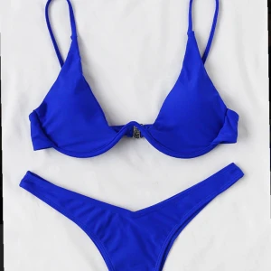 SHEIN bikini  - (HELT OANVÄND) Köpte samma bikini i olika Storlekar tyvärr var M lite för litet har 75D. Annars jättefint och bra material 💕💕