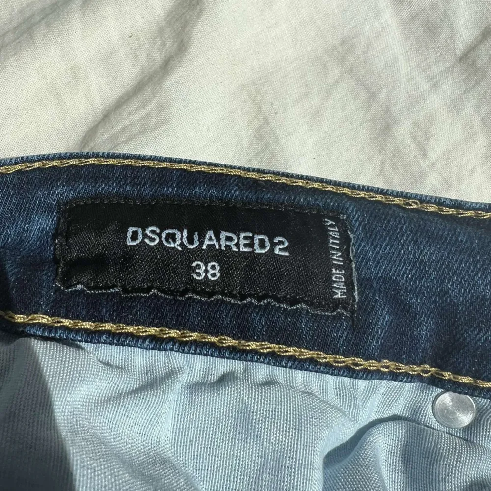 I jättebra skick, inga skador eller något sånt. Använd i någon vecka disquared jeans DSQ jeans. Jeans & Byxor.