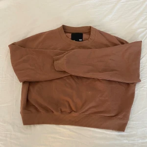 Brun tröja💋 - Fin tröja/ hoddie från lager 157 i storlek xs/s💗 Använd typ 20 gånger men inga tecken på användning