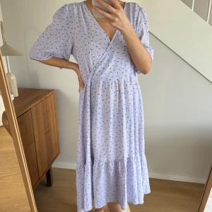 Klänning Monki - I ljuslila💜 Storleken är S men upplever den som typ M? 