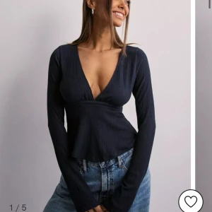 Topp - Skitsnygg tröja från Nelly, den är helt ny med lappar kvar säljer då jag missade skicka tillbaka den 💓
