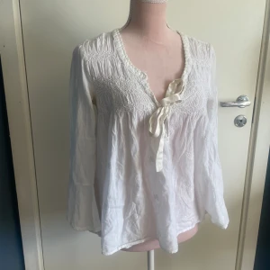 Blus - Fint skick, aldrig använd💕Säljer för att den ej passade