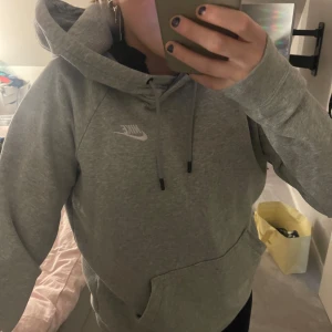 Hoodie  - Säljer min Nike hoodie för den inte kommer till användning ❤️