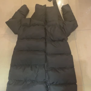 Shein vårjacka - Helt ny vår/höstjacka från shein, jackan är alltså i 10/10 skick, pris kan diskuteras vid snabbaffär 