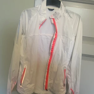 Tunn träningsjacka från Soc - Tunn träningsjacka från Soc