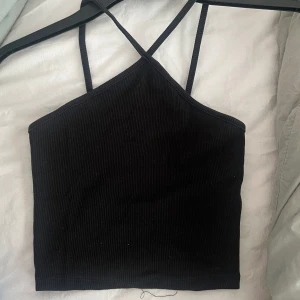 Topp från Zara - Använd ett fåtal gånger  Super bra skick Storlek S passar xs oxå