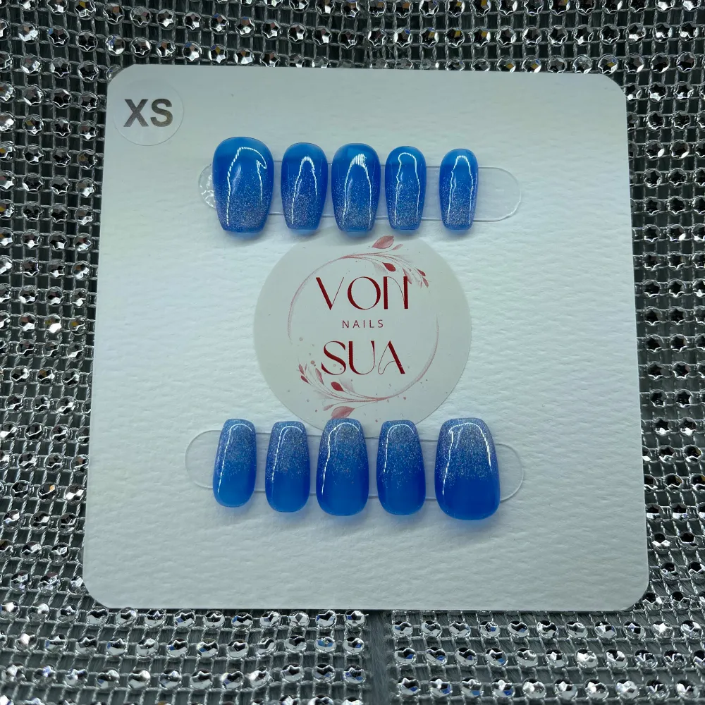 XS: 14 mm, 11 mm, 11,5 mm, 10 mm, 8 mm , blåa sirap gel med silvrig cateye effekt! Super häftiga på! Populära fade! Vid frågor kontakta mig annars ”köp nu”, skickas inom 24h ✨. Accessoarer.