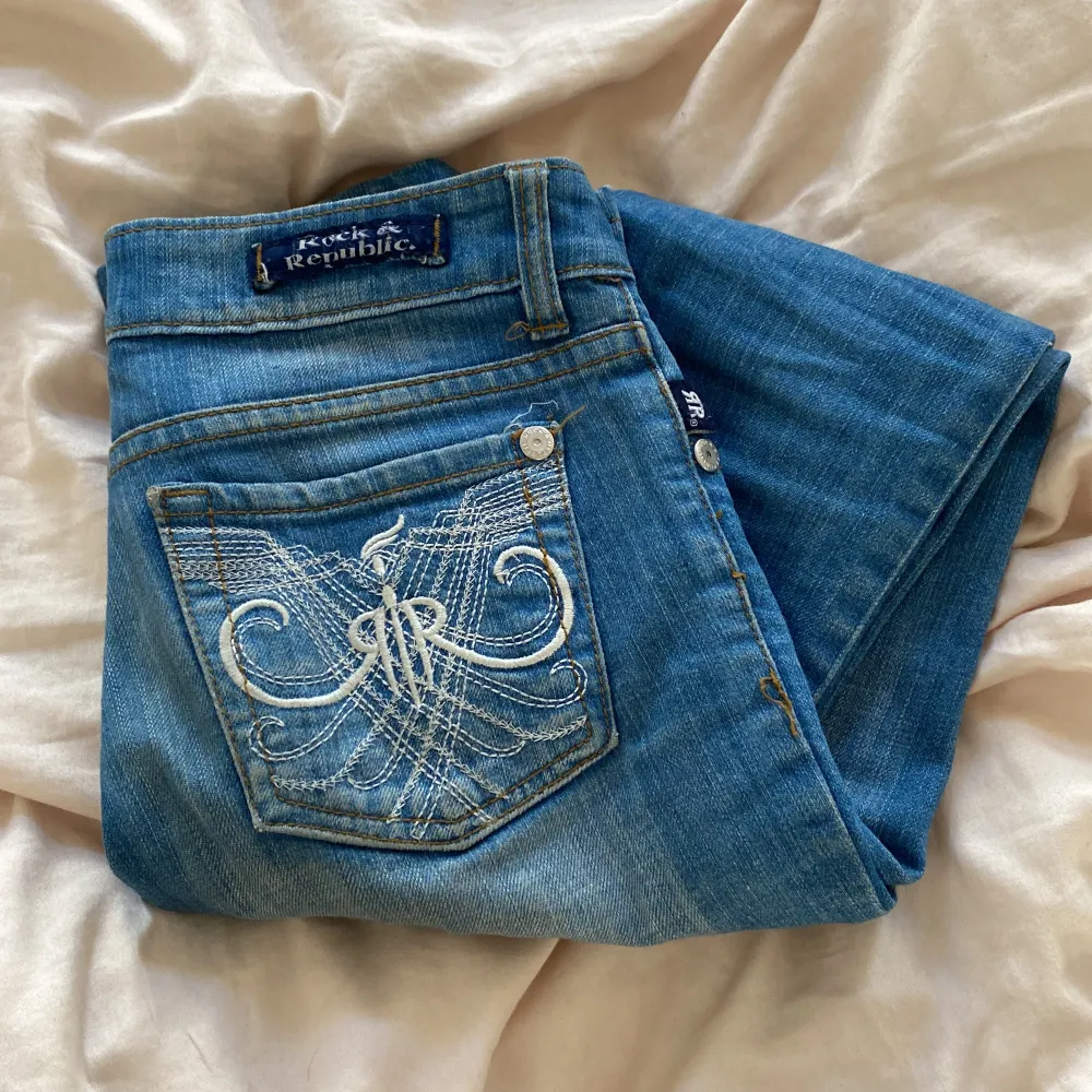 Dom är för små för mig tyvärr, super fina jeans från Victoria Beckham. Nästan aldrig använda. Jeans & Byxor.
