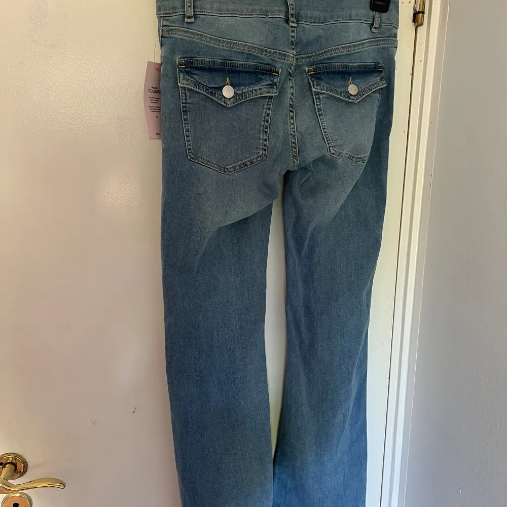Låga bootcut jeans från nelly aldrig använda! . Jeans & Byxor.