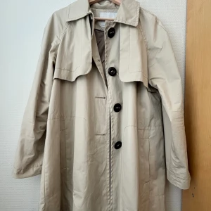 Zara basic trench coat - Only wore once. Really clean. 