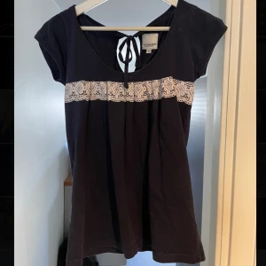 Söt topp - Säljer denna söta topp då den tyvärr är för liten för mig.