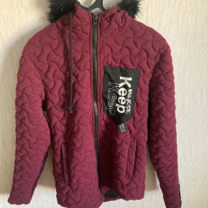 Unisex Huvtröja vinröd  - Aldrig använt Huvtröja Vinröd Färg Storlek : L