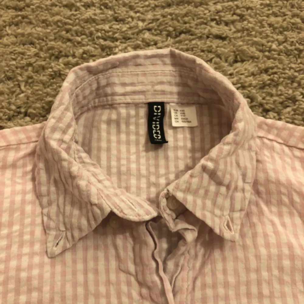 Pink button up . Tröjor & Koftor.