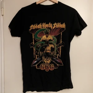 Black sabbath t-shirt - Köptes för ett tag sen men fortfarande i bra skick.  Pris kan alltid diskuteras!