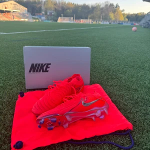 Nike Phantom elite fotbollsskor  - Helt nya fotbollsskor, använt ändas en gång. Säljs för att dom var för stora. 