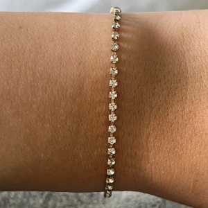 Armband - Armband med silver ”diamanter”💗 