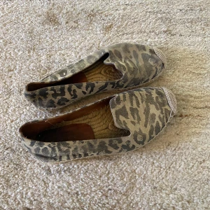 Leopard espadrilles - Jättesöta 🤍 använda med fortfarande i gott skick, hör av dig vid frågor! 