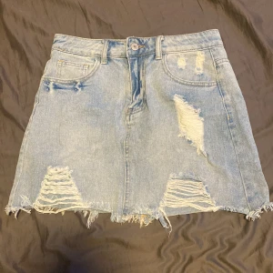 Underbar jeans kjol från Shein  - En bekväm jeans kjol. St 36/S. Från Shein. Gott skick, använda 2,3 gånger 