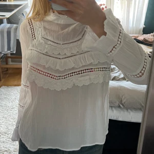 Vit blus  - Vit långärmad blus i stl S🤍 Köparen står för frakten!